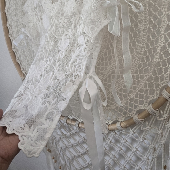 Fairycore Whimsical White Lace Sleeveless Sheer Top O/S - Picture 12 of 13